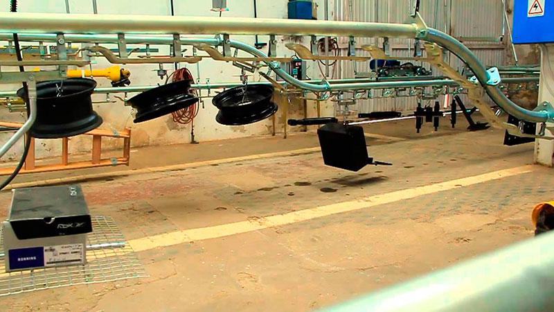 Transportador aéreo para pintura